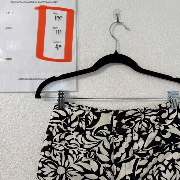 Maeve Anthropologie Womens Black White Floral Shorts Size 4P Boho Classic Modern - Picture 6 of 6